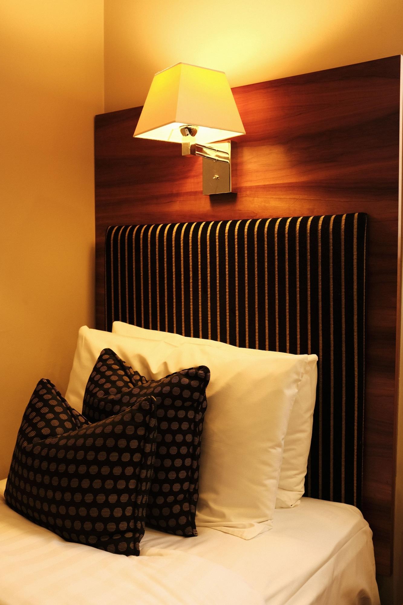 Best Western Garfield House Hotel Chryston Екстер'єр фото